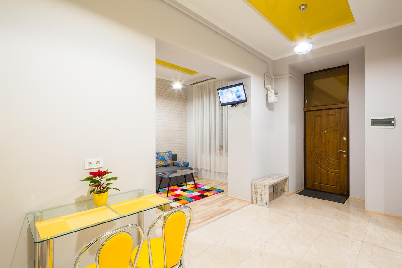 On Pekarska Street зі світлом! Apartament