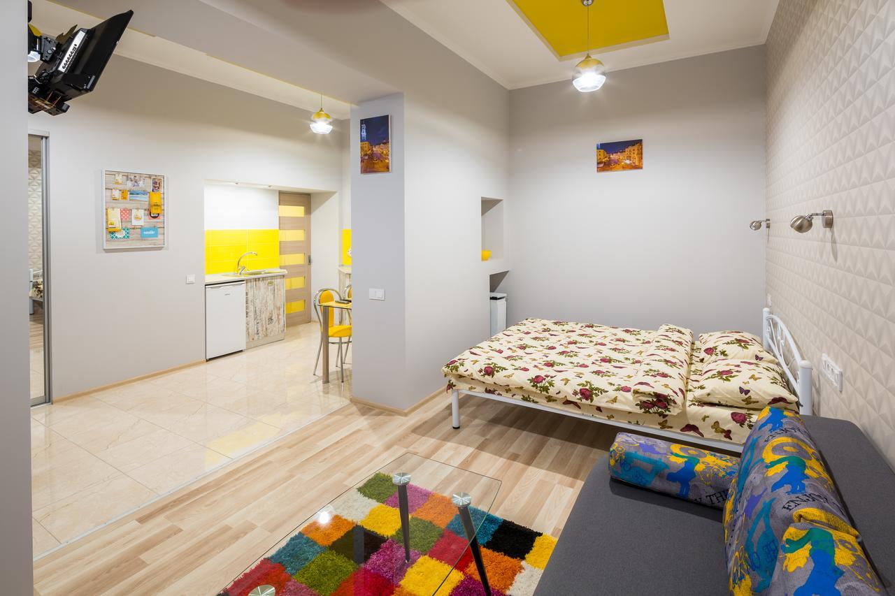 On Pekarska Street зі світлом! Apartament